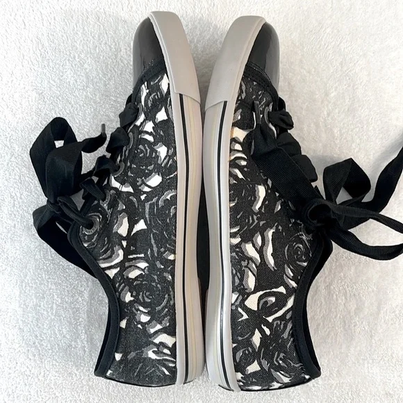 Brighton Black & Cream "Sketch" Floral Lace Sneakers with Patent Leather EUC - Picture 4 of 10